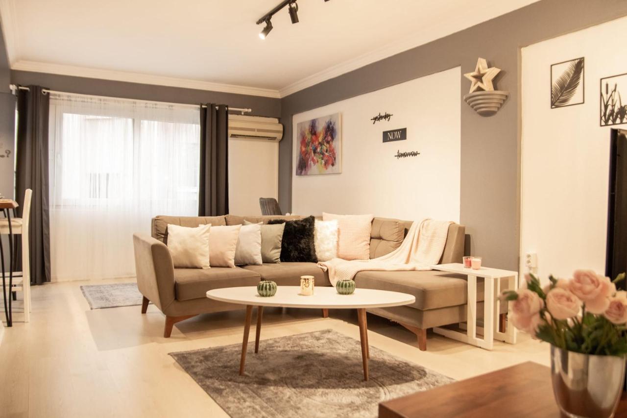 Amazing Flat Near The Coast With A Delightful Shared Terrace Close To Public Transportation In Karsiyaka Ізмір Екстер'єр фото